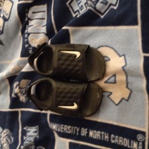 Boys size 6C Nike sandles